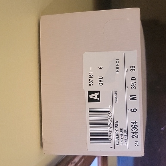 Shoes - Picture 9 of 10